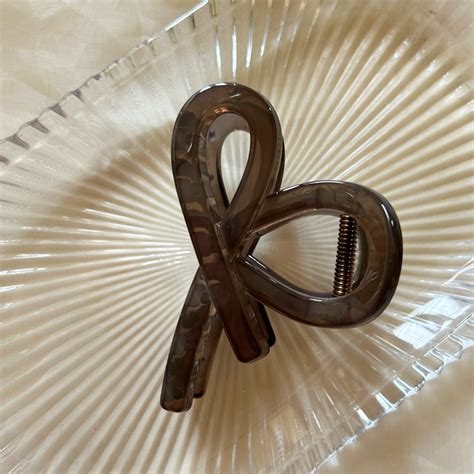 Dark Brown Twisted Claw Clip – Scrunchit