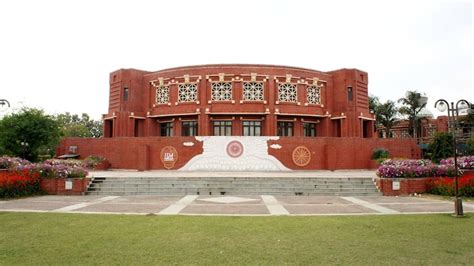 IIM Lucknow launches executive programme in fintech, banking and ...