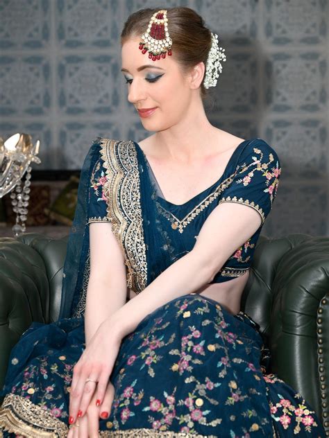 Buy UNIQUE PEARL AND KUNDAN MAANGTIKKA/JHOOMER/PASSA Online. – Odette