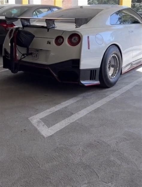Fully built GTR at UCLA campus. These kids got money, this car is almost daily driven : r/gtr