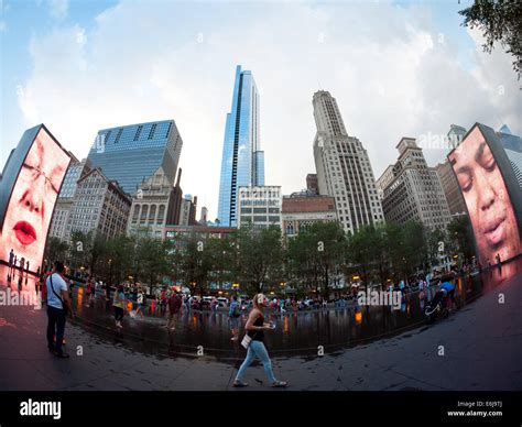 Chicago crown fountain led faces hi-res stock photography and images ...
