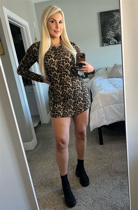 Fit check loving my new boots and dress | 32F : r/selfie