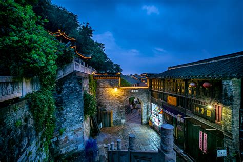 千年古渡西津渡的树荫里，隐藏着整个镇江最为精致的民国风酒店_古街