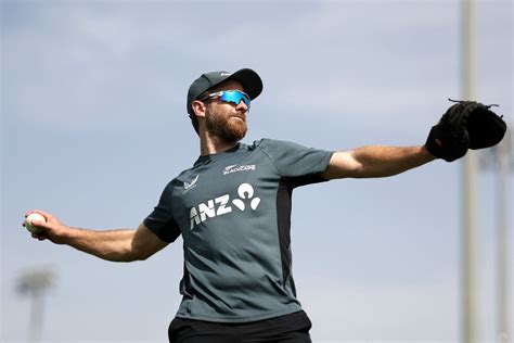 Kane Williamson takes a smart one-handed catch to dismiss Axar Patel ...