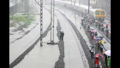 Heavy rains delay long distance trains on Western Railway at Vapi ...
