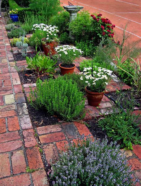 21 Herb Garden Design and Layouts Ideas To Try This Year | SharonSable