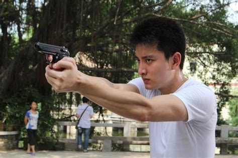 《便衣支队》演警察 贾乃亮：这是最苦的一部戏-搜狐娱乐
