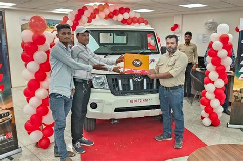 Mahindra Showroom and Workshop Images