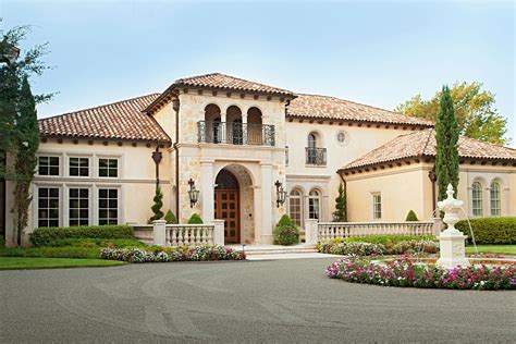 16 Mediterranean-Style Homes with Global-Inspired Beauty (2026)