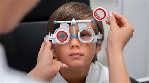 बच्चों को तेजी से अपनी चपेट में ले रहा मायोपिया, दुनियाभर में हर तीसरे ...