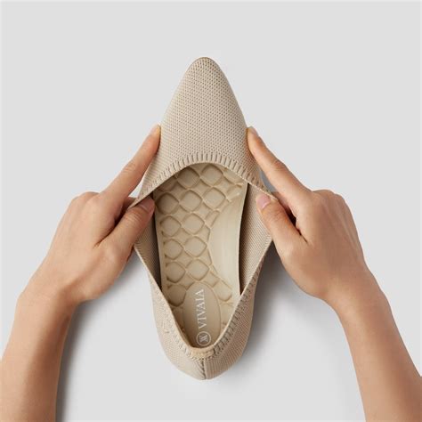 Aria Walker Lightweight Women Pointed Flats in Almond | VIVAIA