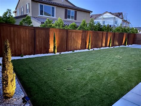 Simple backyard landscaping along fence – Artofit