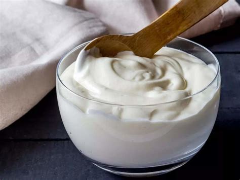 What happens when you add soaked chia seeds to curd?