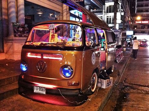 VW kombi mobile bar at Suk 11 Bangkok. | Verkaufswagen, Vw t1, Kombis
