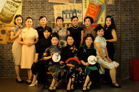 旗袍文化创意合成中国风穿旗袍的女人宣传海报海报模板下载-千库网