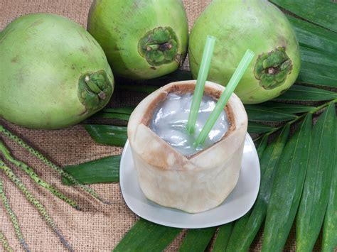 khasiat air kelapa lemon