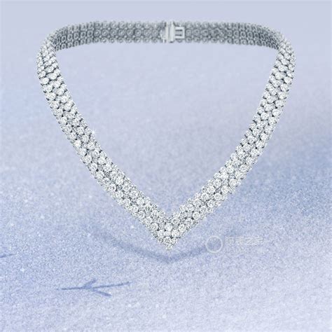 『珠宝』Van Cleef & Arpels 推出 Alhambra 挂坠表：幸运时光 | iDaily Jewelry · 每日珠宝杂志