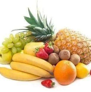 胃痛的人，吃水果有分类。医生：若想养胃，2种水果要忌口_食物_维生素_胃部