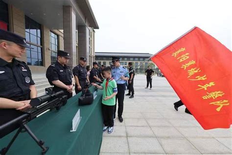 襄阳开展系列活动庆祝第三个中国人民警察节