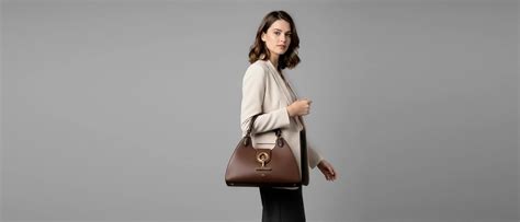 Valentine’s Day Gifts for Girlfriend: Bags That Match Her Personality