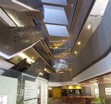 Engineering University 的图像结果