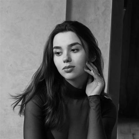 M lizz: Художник - Jose Art Gallery