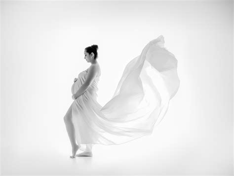 Best Maternity Photoshoot & Videography Bangalore | Impresio Studio ...