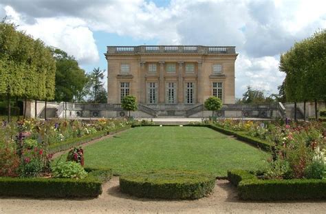 2023 Versailles Domain with Fountains Show Small Group Guided Tour from ...