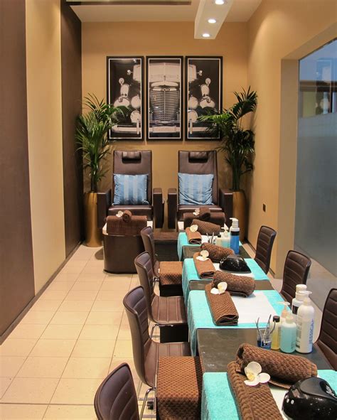 Nail room idea Nail Salon Interior, Nail Salon Decor, Nail Salon Design ...