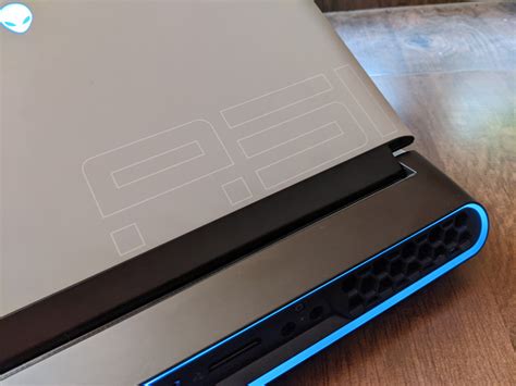 Alienware 51M R2 Review 的图像结果