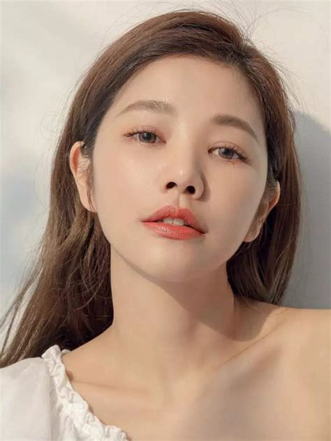 Taiwanese beauty goes viral for looking like a 20-year-old at 47 ...