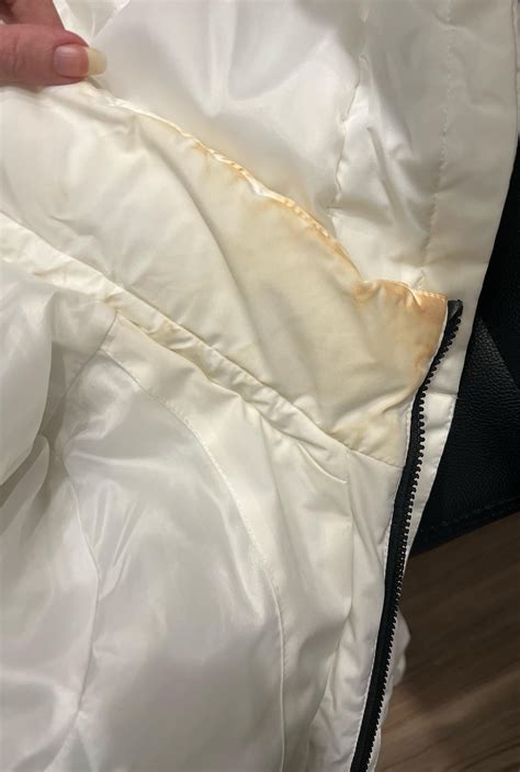 Tips to get rid of makeup stains on white winter jacket? 🧥 💄 : r ...