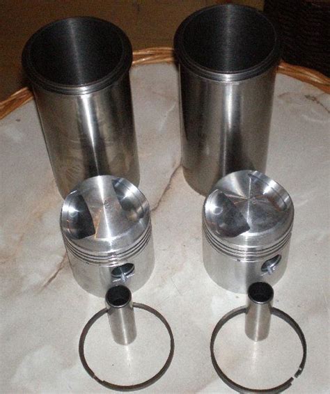Triumph Pistons and Liners T100. TR5. T100C. Trophy. f. Alloy Cylinder ...