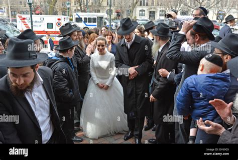 Jewish Bride and Groom 的图像结果