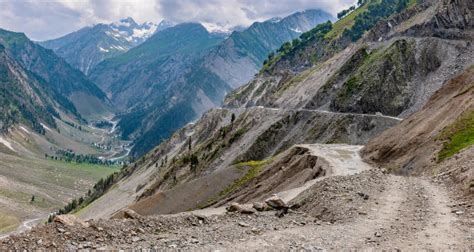 Epic Cliffside Roads in India That Will Give You Adrenaline Rush