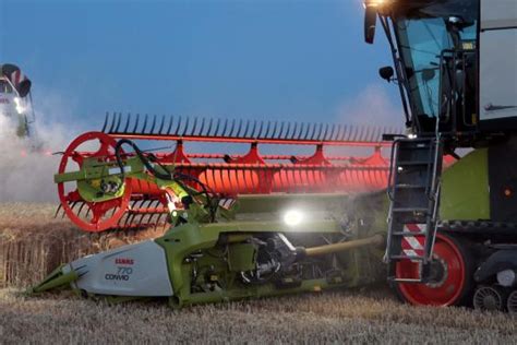 Smart Farming: Cloud-to-Cloud-Lösung DataConnect von 365FarmNet, Claas ...