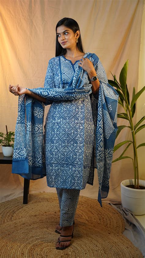 BLUE BATIK PRINT SUIT SET – Prakrat