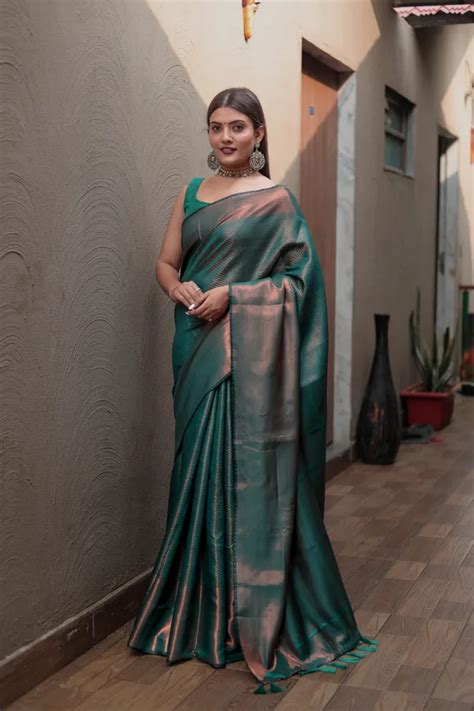 Welcome to ध Pallu! Rama Green Kanjivaram Silk Saree with Heavy Copper ...