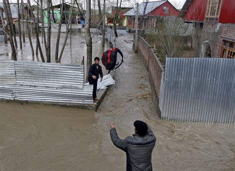 Kashmir Floods: 17 Dead, High Alert Sounded in Region - IBTimes India
