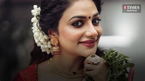 Rimi Tomy serves some New Year motivation | Malayalam Movie News ...