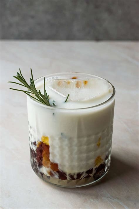 Salted Caramel White Russian - HowdyKitchen