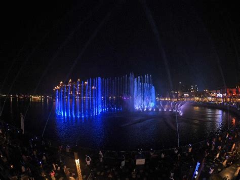 Stunning Pictures Of The World's Largest Ever Fountain, In Dubai