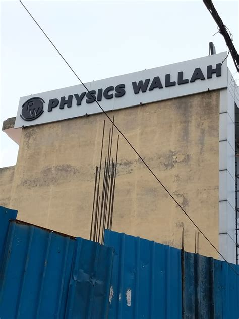 Physics wallah, New Delhi | Fees, Reviews, Batches, Contact, Ratings ...