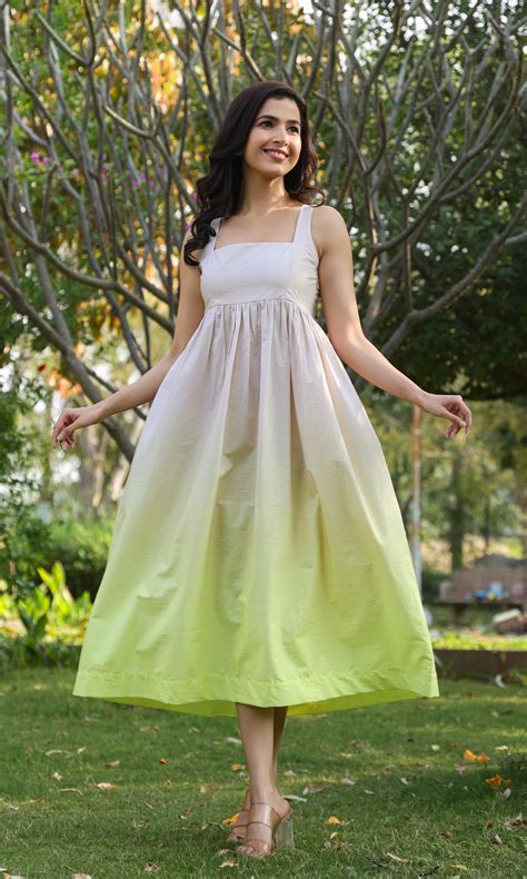 Shop Chic & Comfortable Dresses Online – ILMA