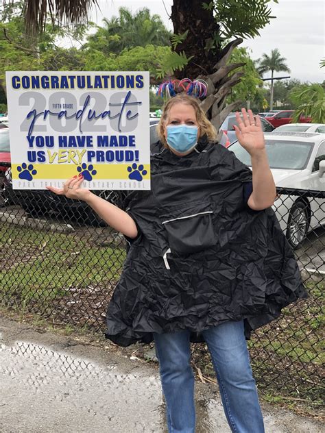 Park Trails Elementary Celebrates 5th-Grade Graduates with a Parade ...