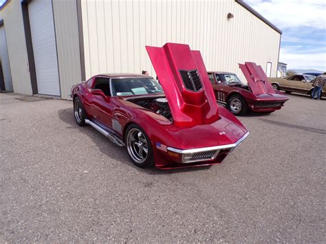 My wife's '71 corvette I build for her : r/AwesomeCarMods