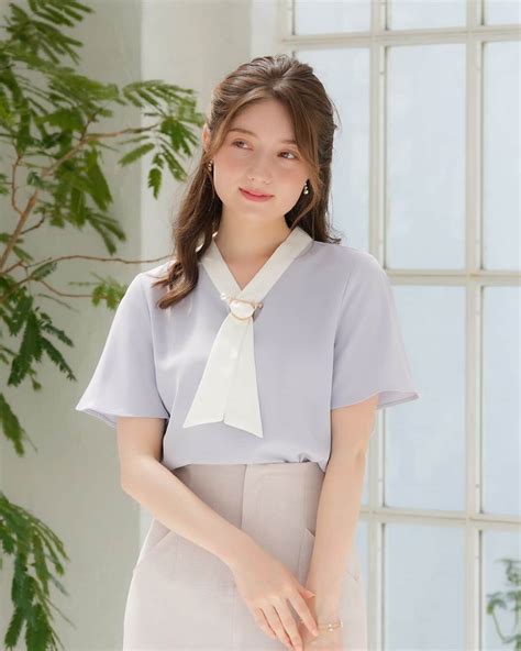 ASTORIA ODIERさんのインスタグラム写真 - (ASTORIA ODIERInstagram)「金具パール使い配色ボウタイブラウス ...