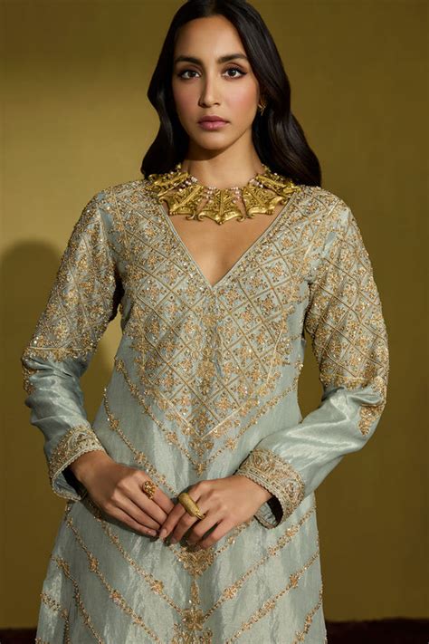 Sureena Chowdhri – Luxury Indian Wear