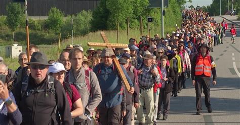 Regensburg: Fußwallfahrt nach Altötting gestartet | TVA