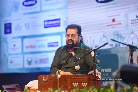 Claps, cheers and music on a winter evening | Photogallery - ETimes